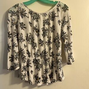 Lucky Brand floral blouse with buttons on the sleeves. Gently worn. Size S.